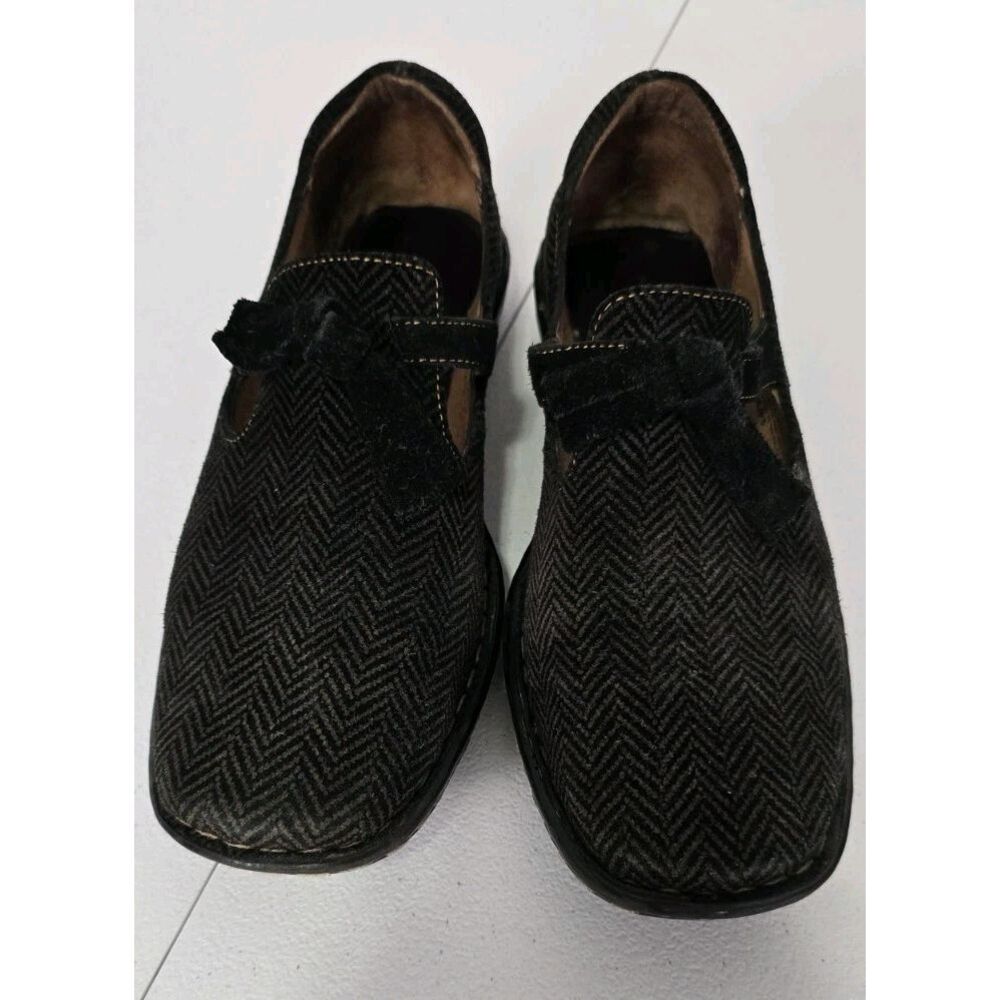 Born Shoes Womens 7 Black Suede Chervon Loafers Flats‎ Slip On